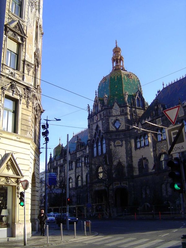Here we are, the Museum of Applied Arts by Odon Lechner soon to design the dragon-and-serpent-topped Postal Savings Bank and Gyula Partos. T