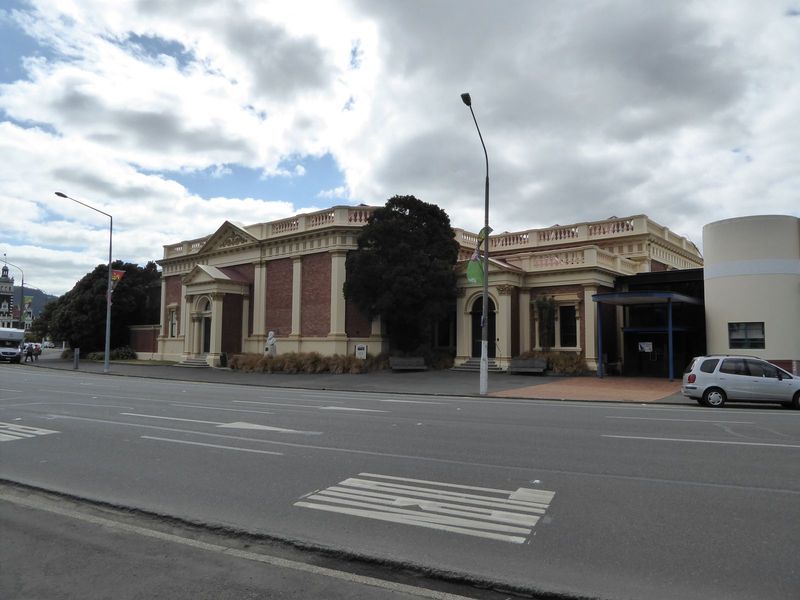 Here's the Otago Settler's Museum.