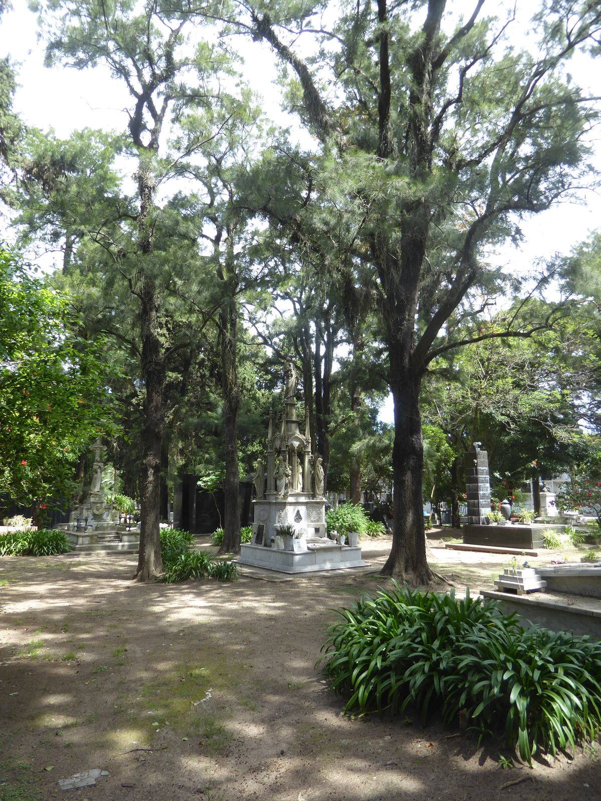 It's also less packed than the central cemetery.