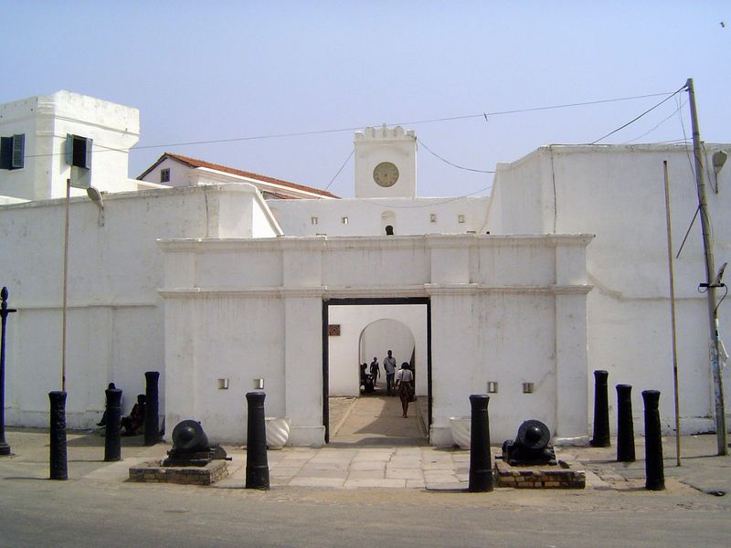 Landward entrance, with cannon reduced to bollards.