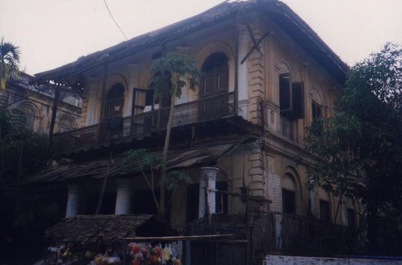 Enormous structures like these often had surprisingly few rooms, though the rooms they had were enormous.