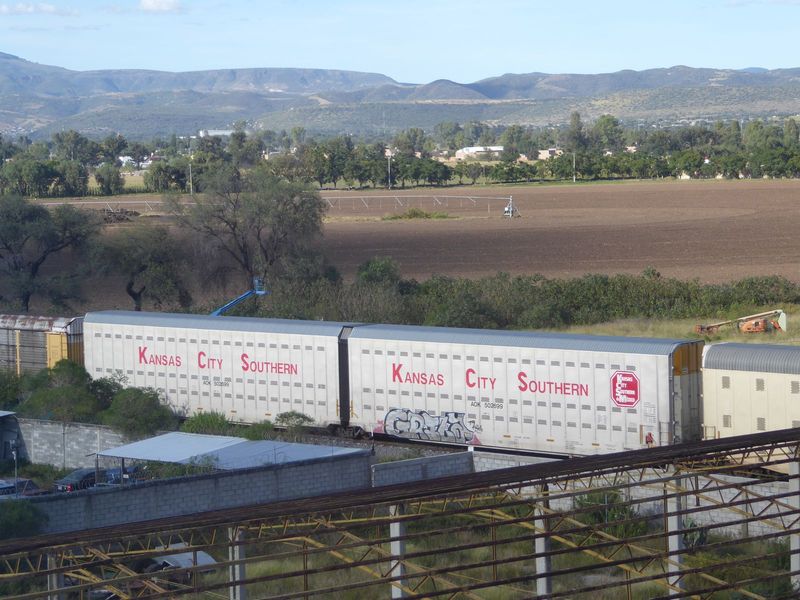 We're also in the baj o, a major agricultural area and for centuries one of the most densely settled parts of rural Mexico. The elevation is