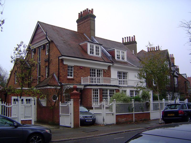 Most of the homes were semi-detached duplexes set close to the street but with screened front yards. Bay windows were common, along with bal