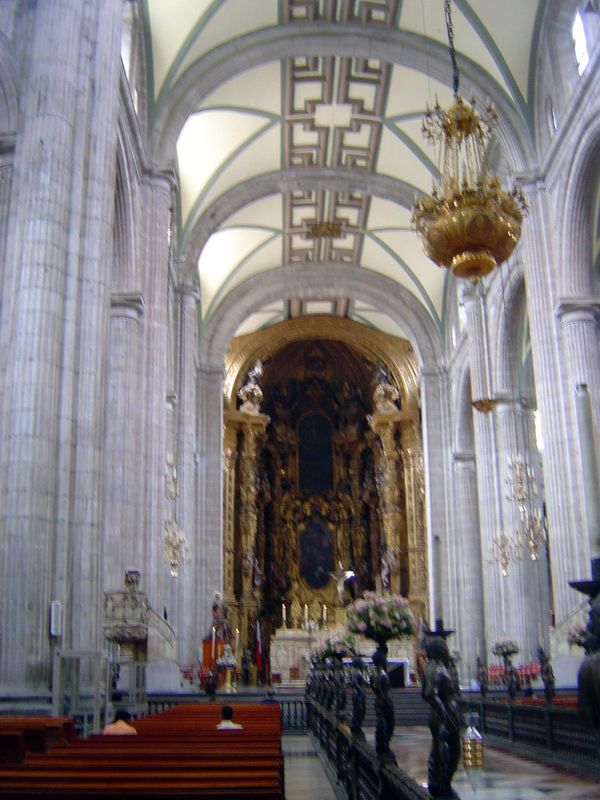 At the end of the nave, the retablo of the Altar of the Kings was built in anticipation of a royal visit that never transpired. Of gilt ceda