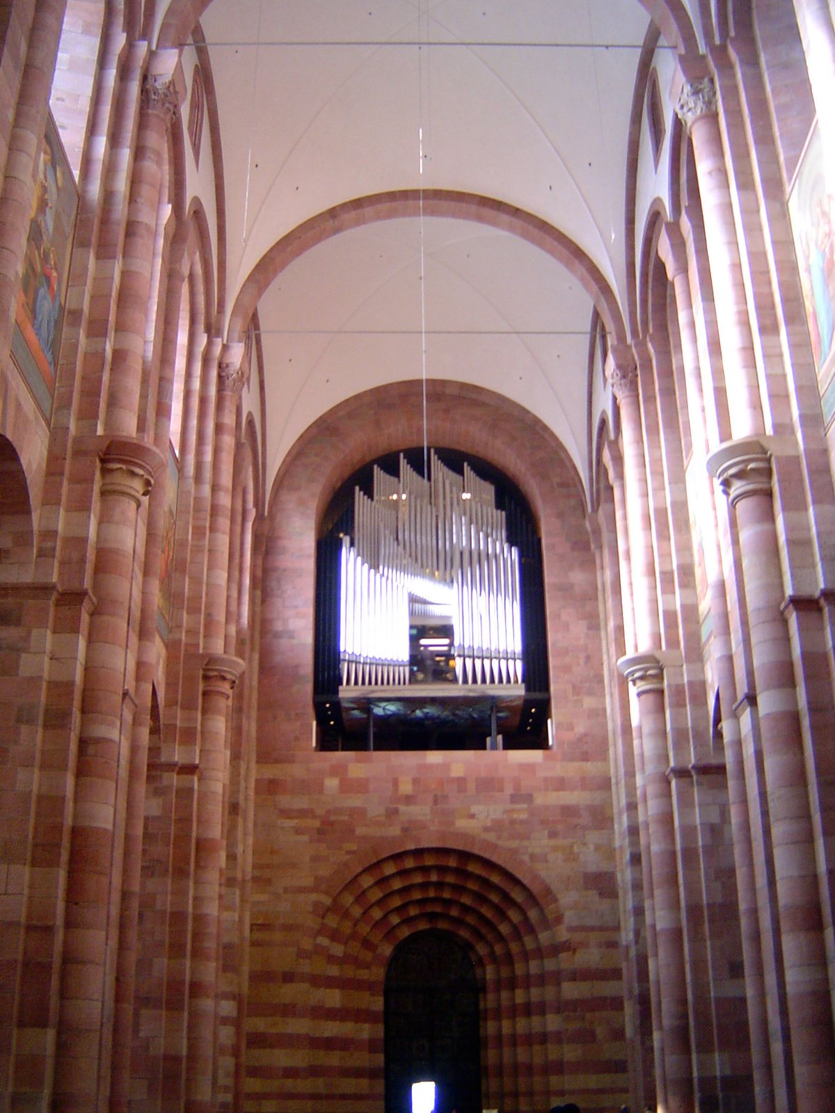 There are only six vaults in the nave, but each one spans two bays. Call it "double-bay vaulting."