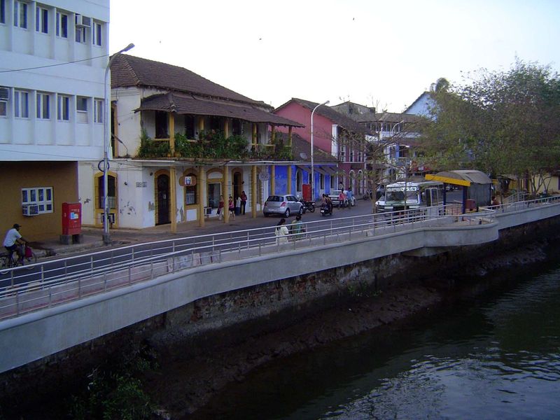 The most interesting part of Panaji may be its eastern edge, bounded by the Ourem River. This was swampy until reclaimed during the term in 