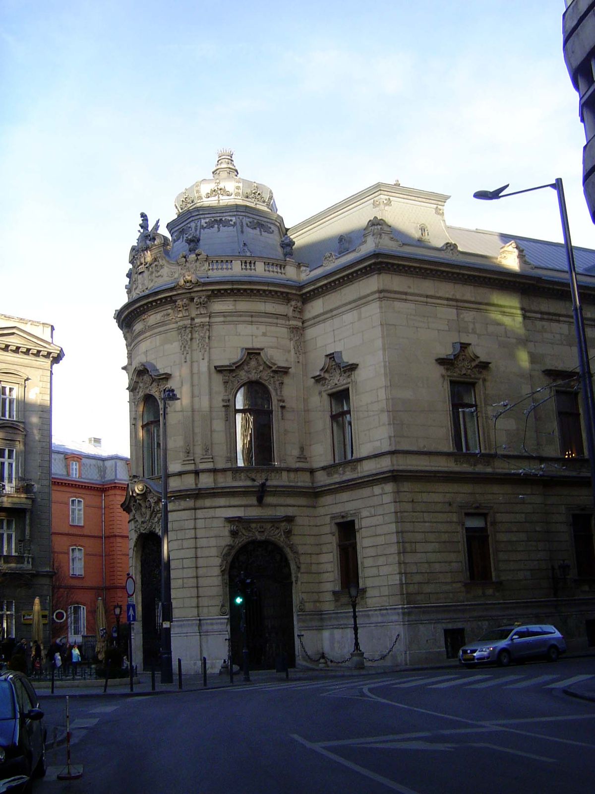 The Ervin Metropolitan Library, 1904, was named for its first director, Ervin Szabo. What! Not for a donor!