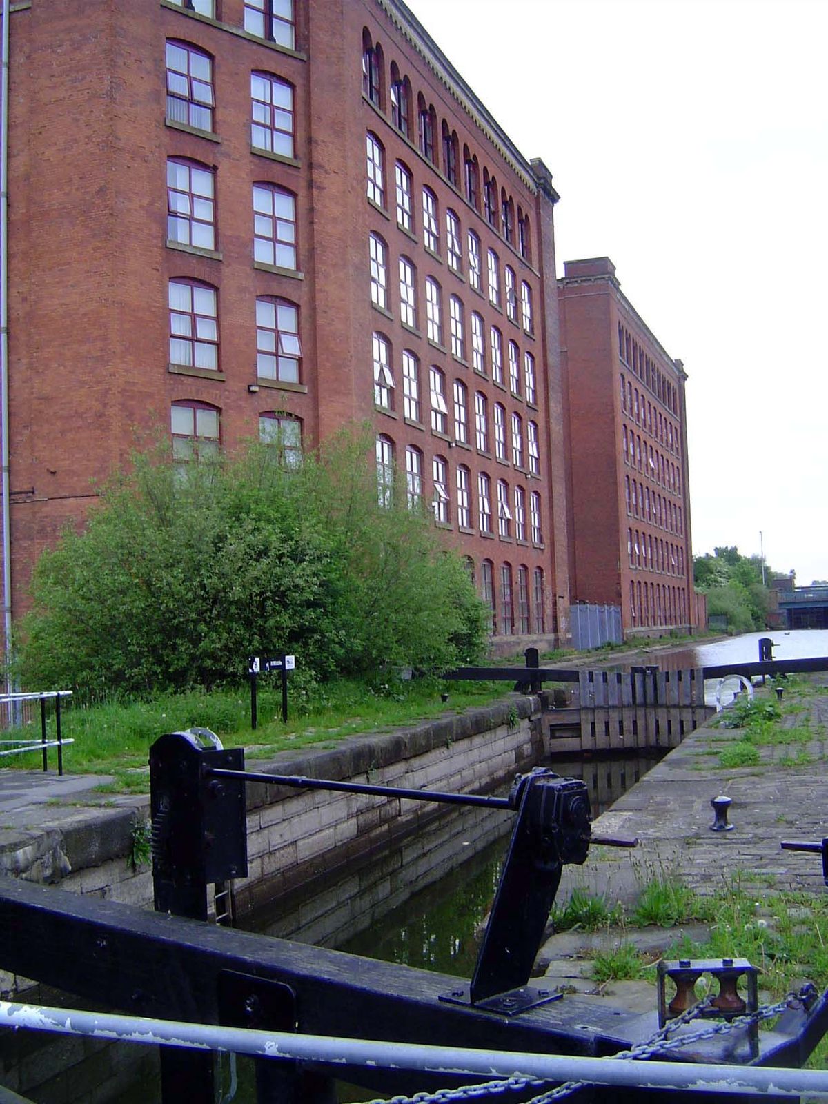 The mill has been converted into a mixed-use building, including schools, offices, and apartments.