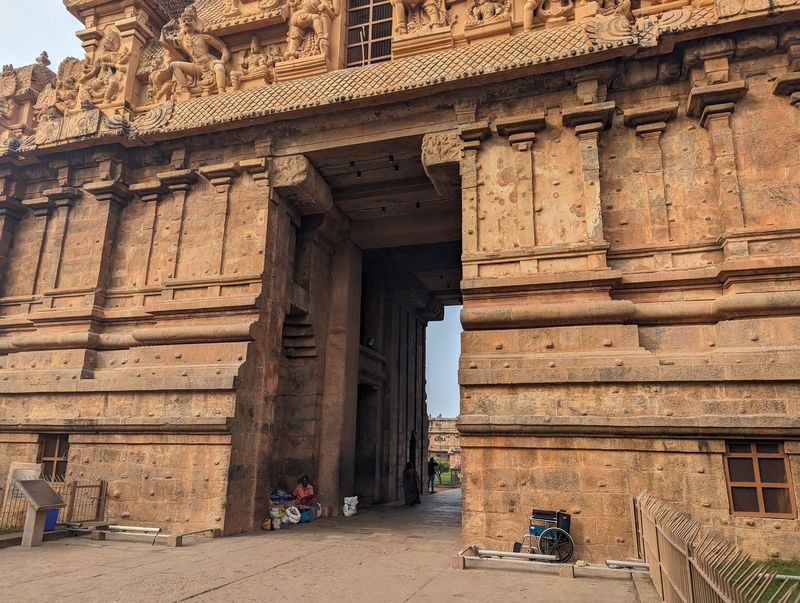 Welcome to the Big Temple.   That's a rough translation of the variously spelled Brihadisvara Temple, "the temple of the giant lord."  We ca