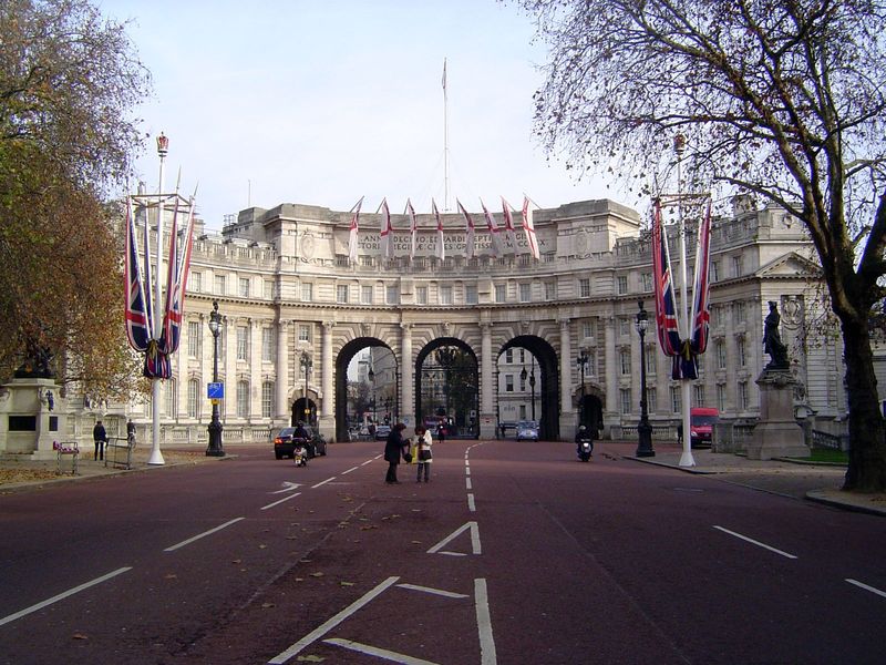 We've come to the Admiralty, specifically the third of three clustered Admiralty buildings. This one is Admiralty Arch, completed in 1911 as
