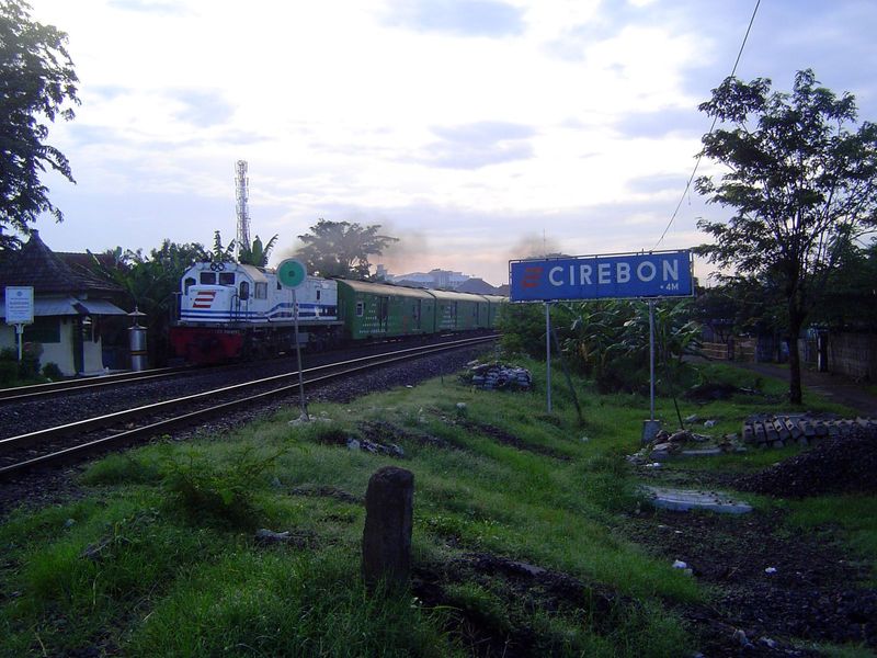 The West arrived with the VOC or United East Company, which established a port here in 1865.