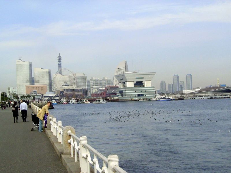 Here's the waterfront of Yamashita Park, just north of Chinatown. In the background is the Ferris Wheel of Cosmo World Amusement Park.