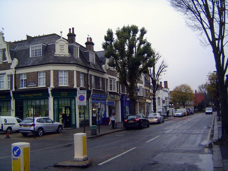 What about the middle class? We're come out to Bedford Park, about five miles west of Buckingham Palace and just north of the Turnham Green 
