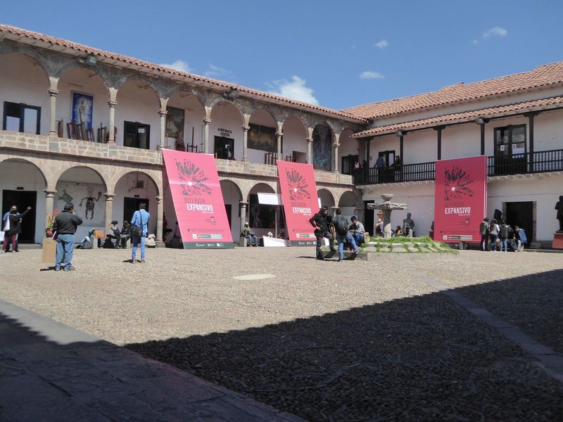 The home was restored in 1976 for the Regional School of Fine Arts Diego Quispe Tito.
