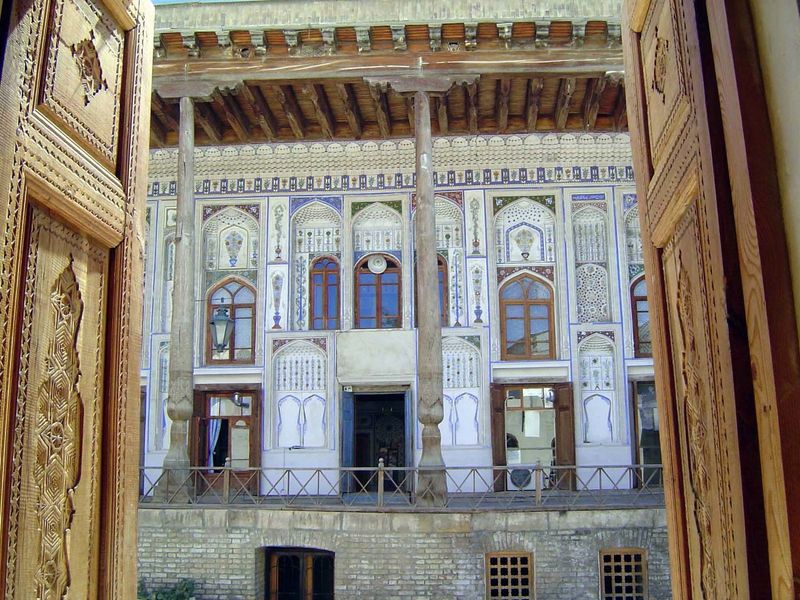 How did the rich live in old Bukhara? A good place to find an answer is the house of Faizullah Khodjaev, which is now a museum. Like other r