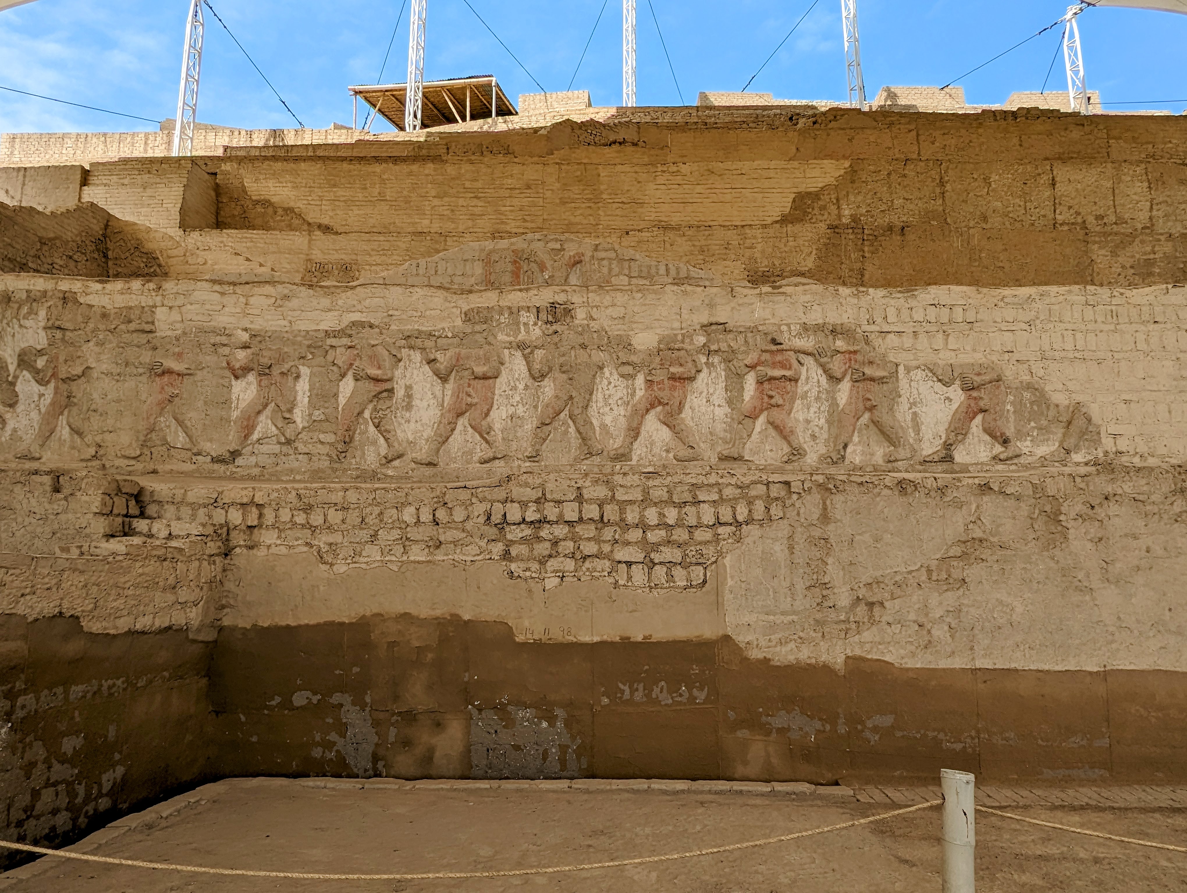 Under the white sail: another line of prisoners.