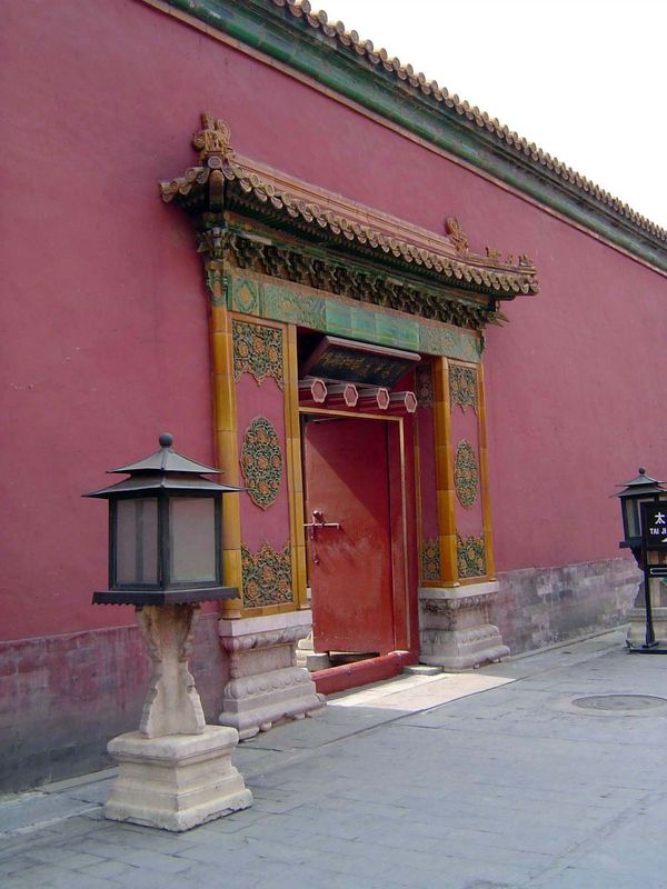 Off the long western alley shown earlier, this is the Gate of Following Righteousness, which leads to the Mental Cultivation Hall Yangxindia