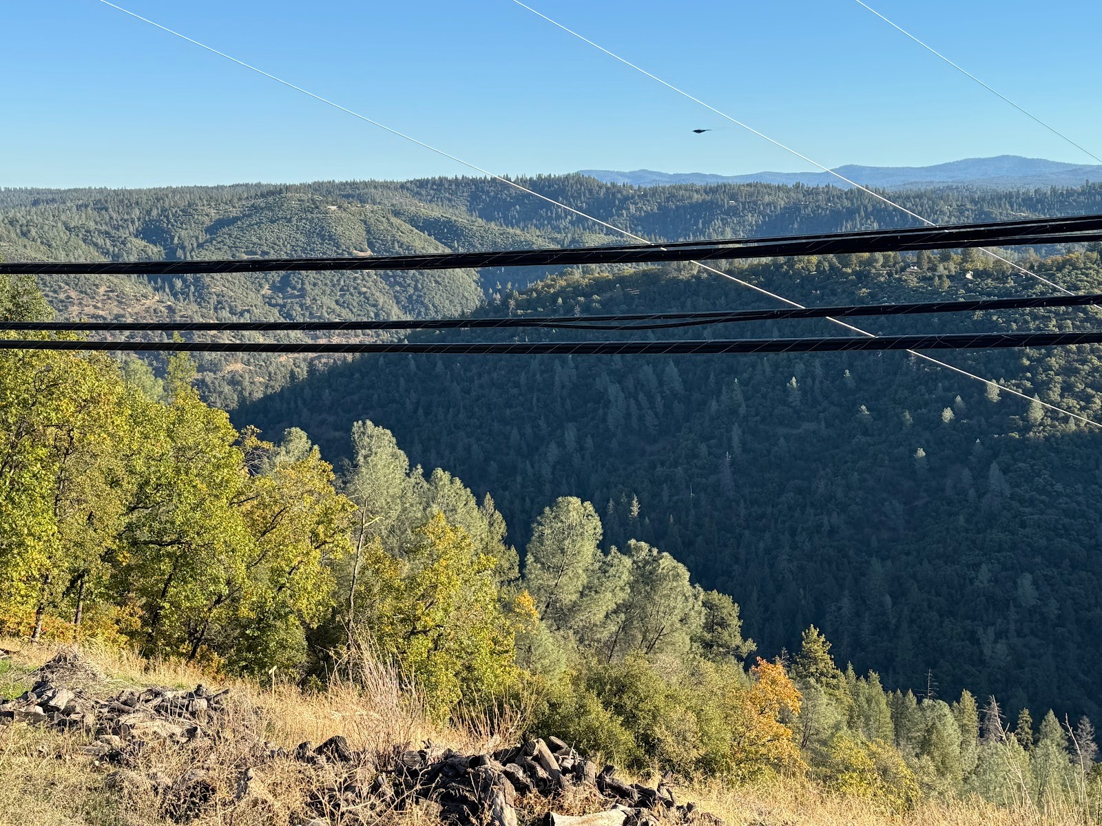 Quick stop to admire the power lines that cross the Sierra's canyons, and also to emphasize the plateau-like surface of much of the Sierra's