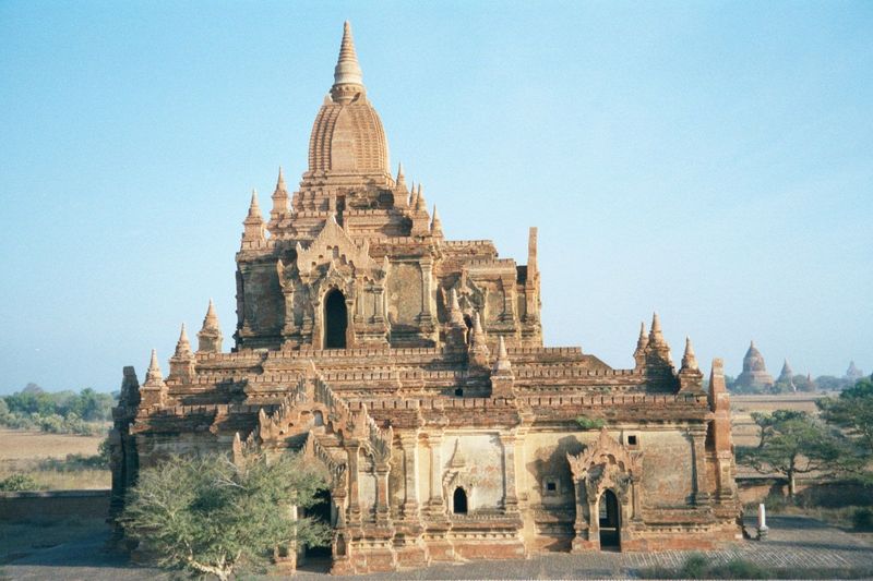 The north Gu Ni, showing the structure of double-stacked shrines and halls under a convex sikhara.
