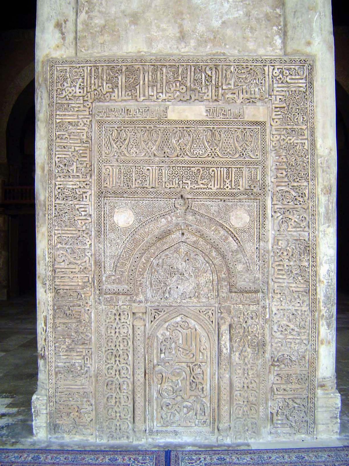 One of several stucco mihrabs attached to the piers.