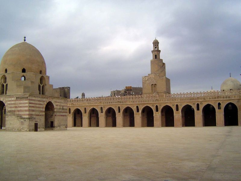 Inside, there's a courtyard based on the still earlier mosque at Samarra. The domed fountain and the mosque with its very unusual external s