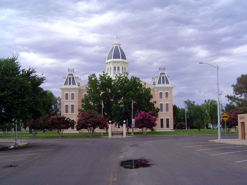 A courthouse with a touch of the Second Empire.