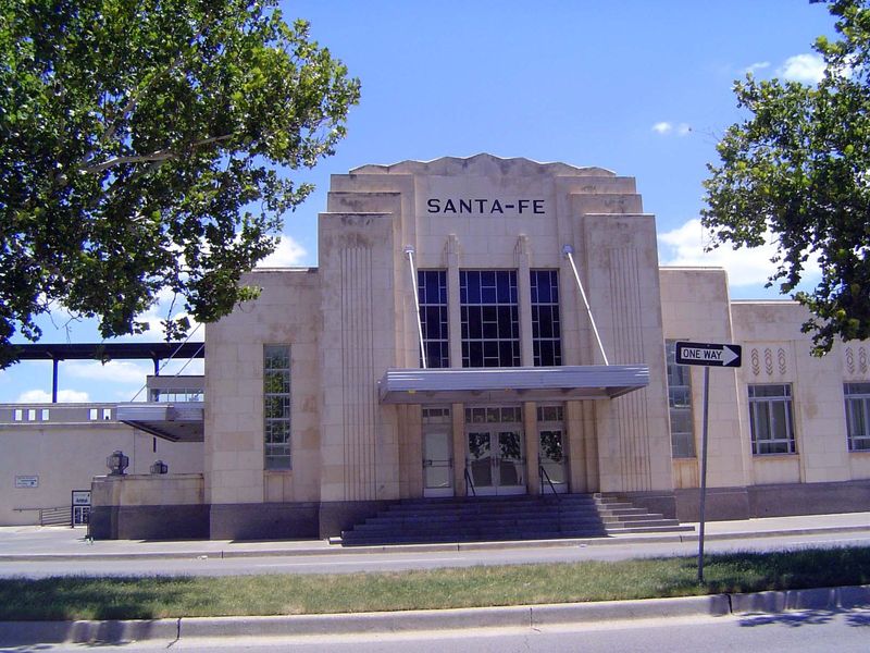 Enough hydromania. We're back downtown at the Santa Fe depot, from which Amtrak's Heartland Flyer goes back and forth daily to Fort Worth. T