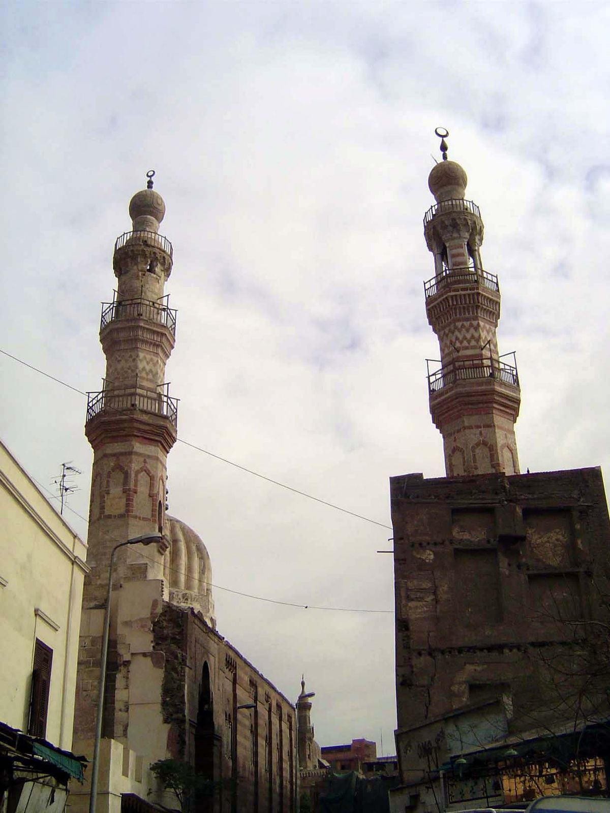 Nos. 147 and 152 On the left, the Mosque of Shaykhu, built 1349 by a mamluk of al-Nasir Muhammad; on the right, built in 1355, is his tomb a