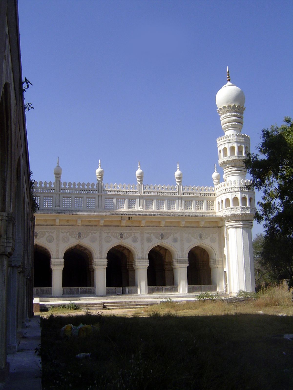 The Great Mosque of the Golconda Tombs, with calligraphy by Saleh Muhammad from Bahrain. It's a tradition found in many Muslim cemeteries: t