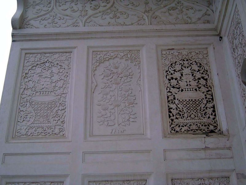 Unlike the marble-clad Taj, this Taj is mostly plaster-clad.