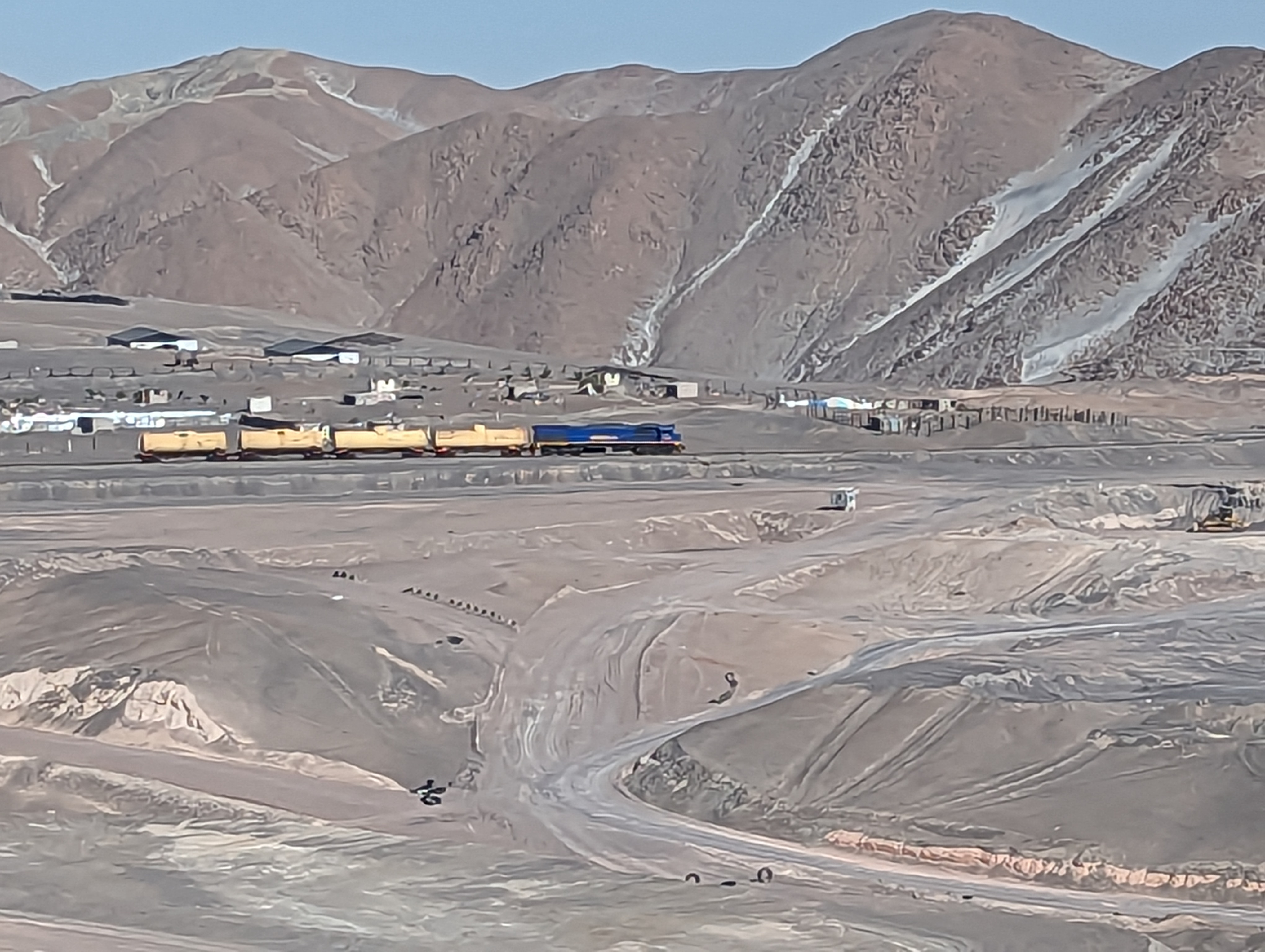 The other road to the coast is Highway 34A, from which there's a good view of the Southern Peru Railway, running from the coast to Lake Titi