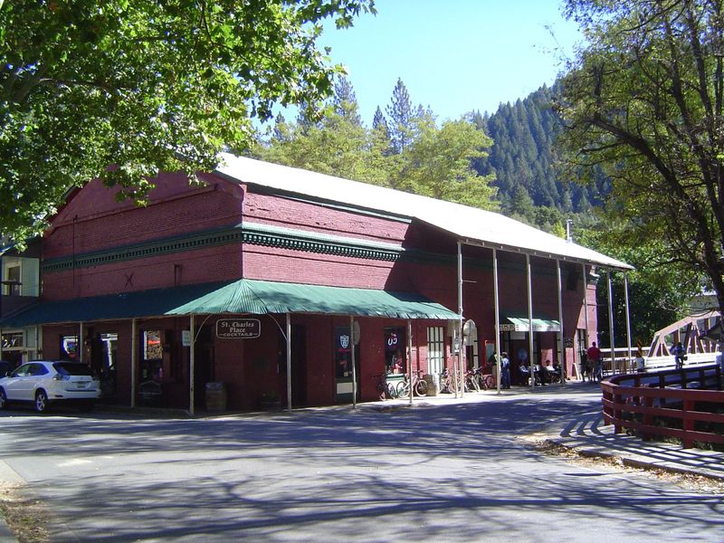 And here's downtown's Craycroft Building, built after an 1852 fire that leveled the whole town. Sierra County was carved out of Yuba County 