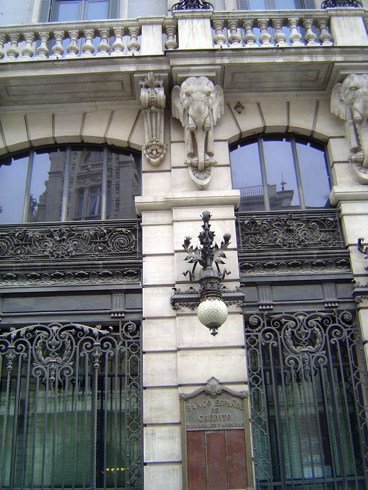 Detail of the bank.