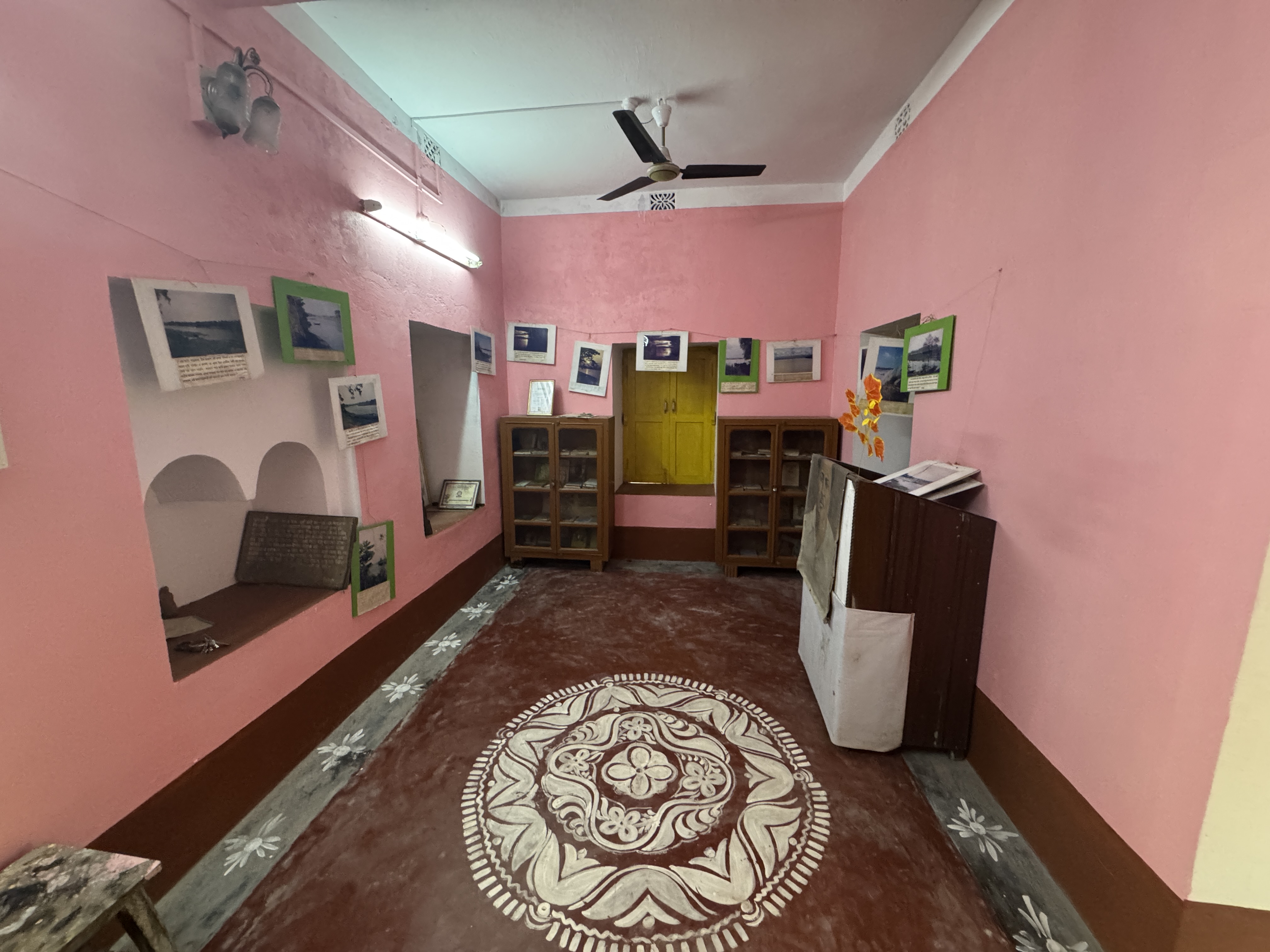 Also some photos, a top-grade fluorescent tube and, on the floor, an alpona =Tamil kolam.  Drawn with rice flour?  Good question.  You ask t