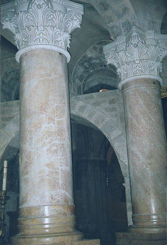 Constantine's atrium and basilica were lost in the 11th century, and the remaining church is build around an immense rotunda, itself heavily