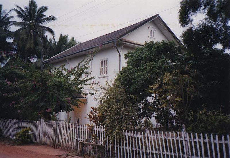 Colonial houses also survive on the peninsula.