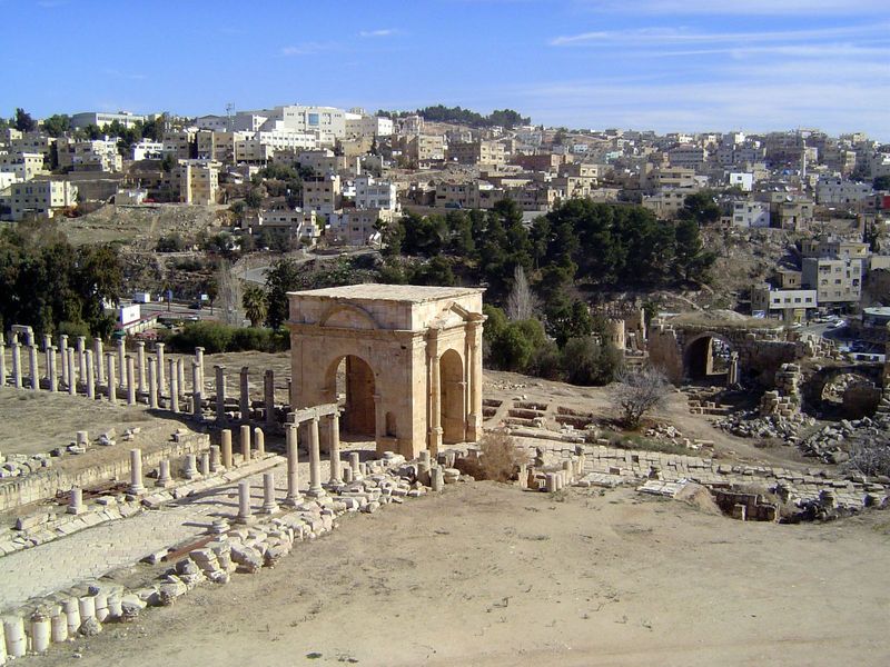 The intersection is clearer here; the archway or tetrakionion is modern.