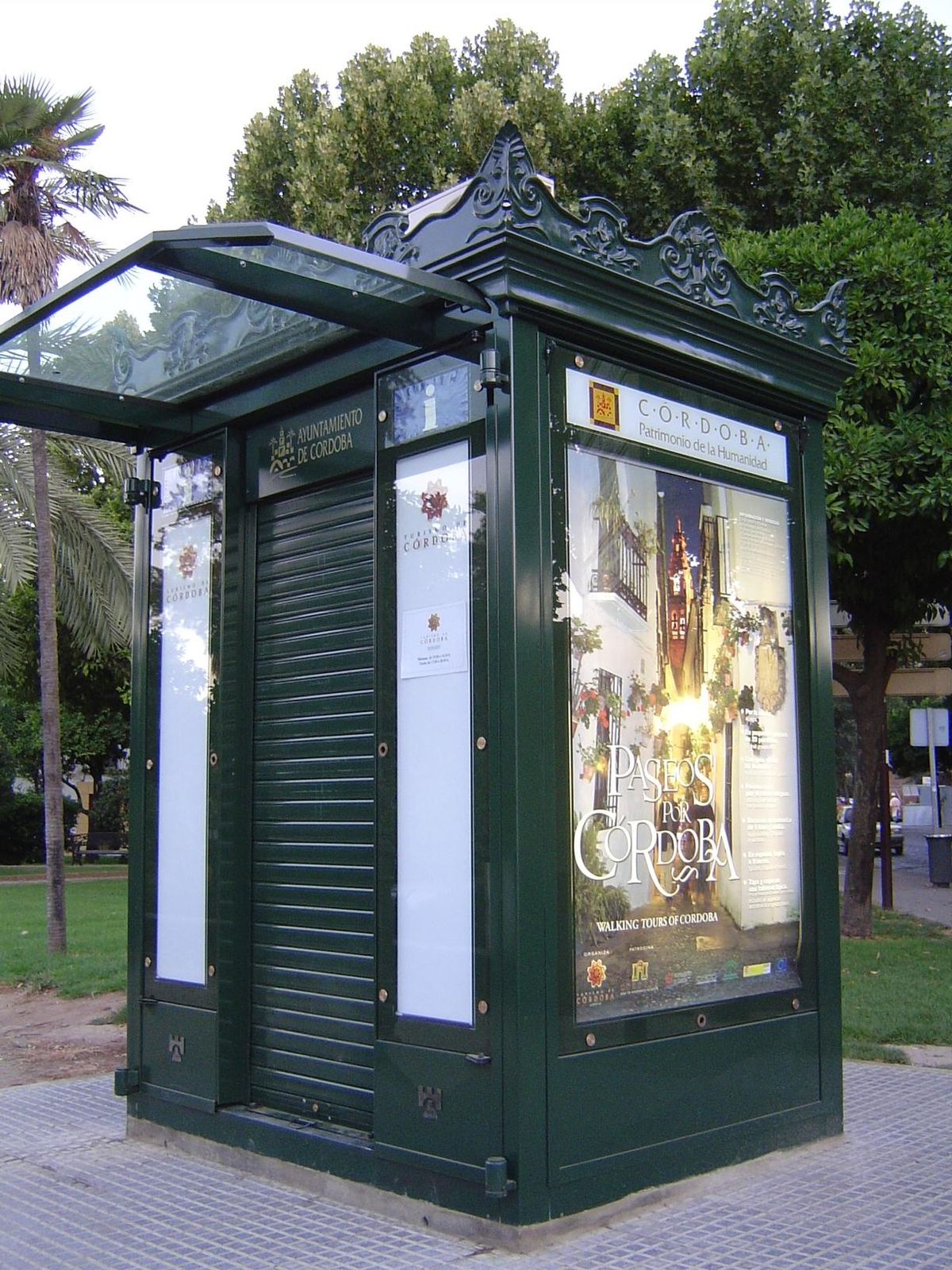 Think no more: a kiosk announces that Cordoba is part of the "Patrimonio de la Humanidad."