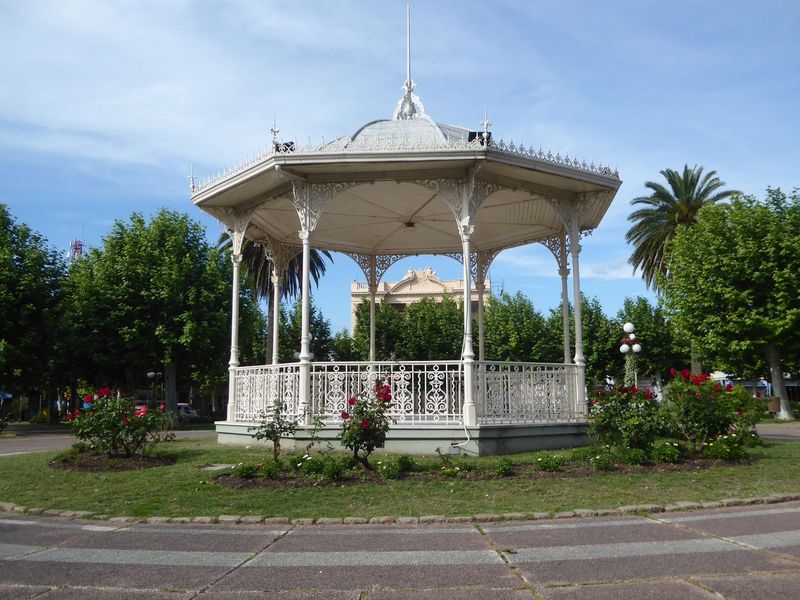 The square has a bandstand kiosk.