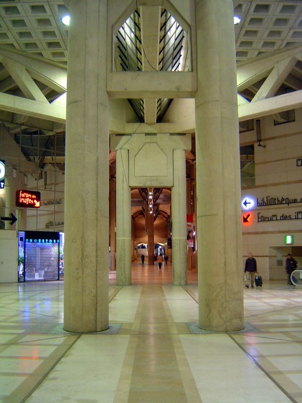 The previous two pictures looked at the Forum Des Halles proper, by Claude Vasconi and Georges Pencreac'h. It covers the east half of the si