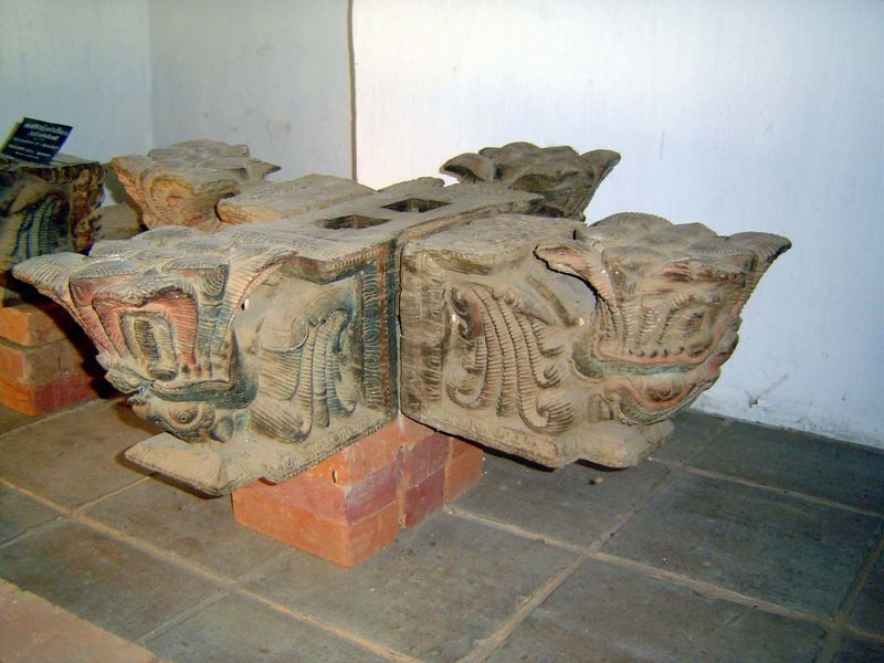 Heavy Kandyan roofs demanded massive columms and beams, with capitals to match.
