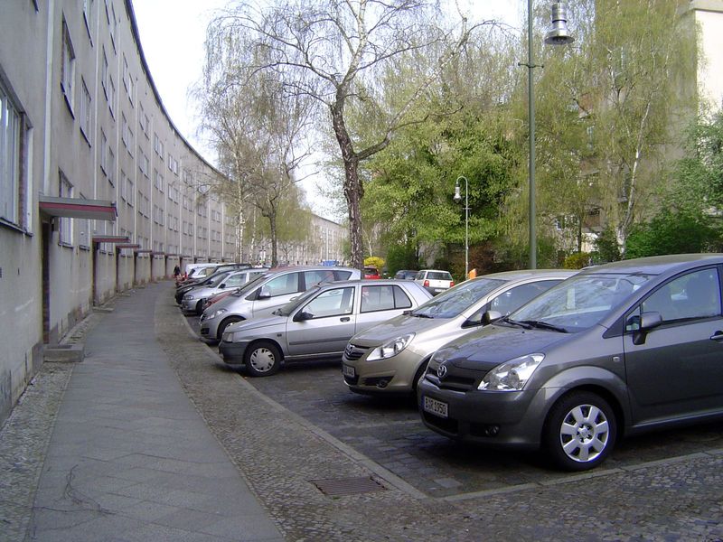 A fourth project, not by Taut, is in the neighborhood called Siemensstrasse, just south of Tegel Airport. One part of the project, on Goebel