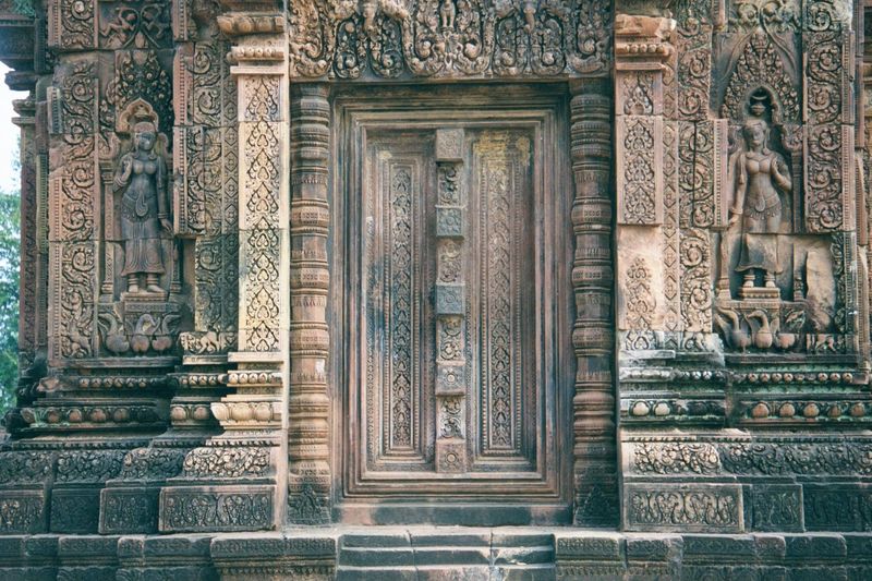 The blocked south door of the sanctuary, with goddesses.