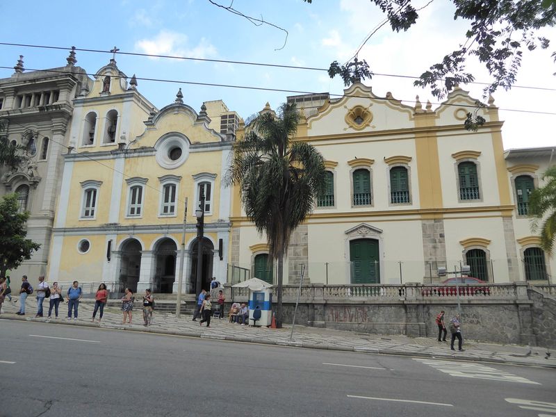 A few blocks away are two Franciscan churches best known as the Conjunto Franciscano: on the left, from the 1640s but remodelled in the 18th